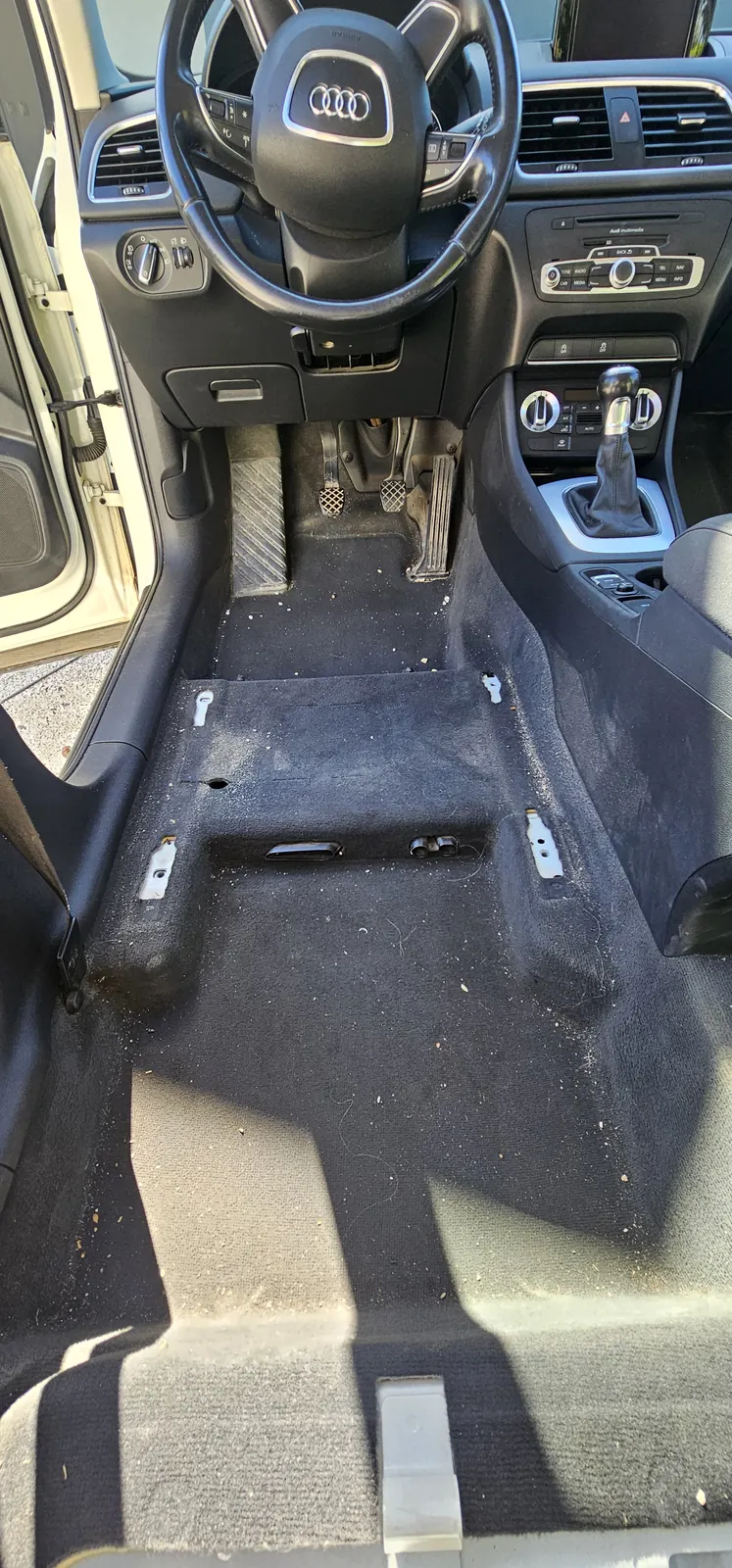 Audi Q3 prije detailinga - pogled 3